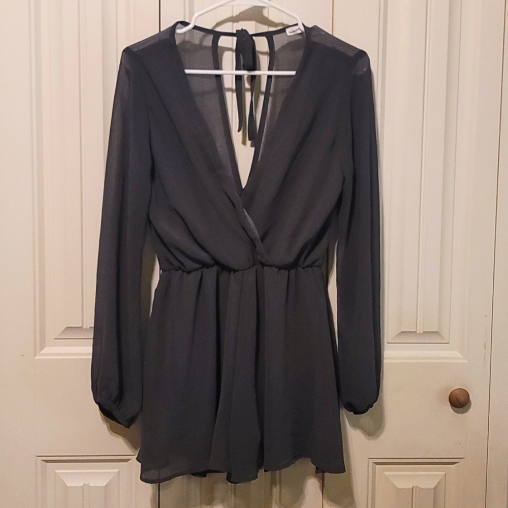 Dainty Hooligan Flowy Romper Size Small